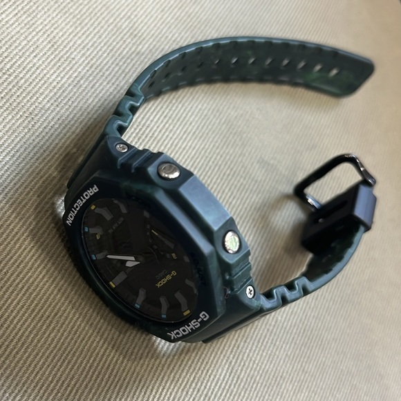 Limited edition color (green carbon) Casio GSHOCK GA2100 (CasiOak) - like new - Picture 2 of 7